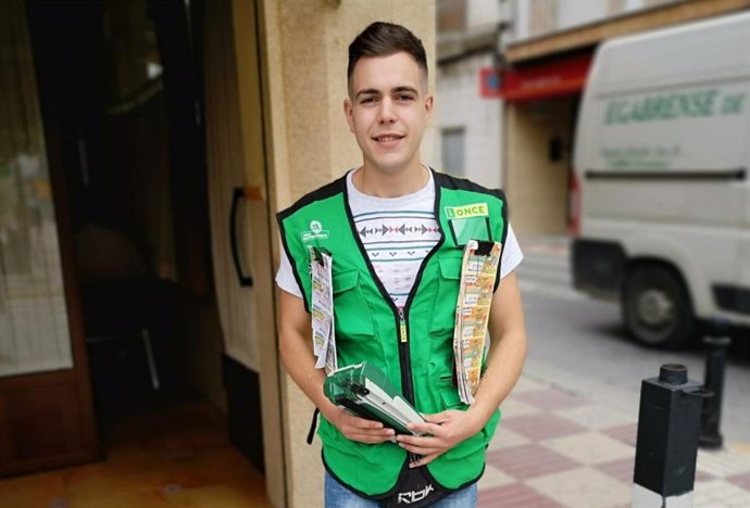 El vendedor del premio de la ONCE en Moriles, Javier Fernández.