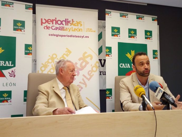 Firma del convenio entre el Colegio de Periodistas de CyL y la Unión Regional de Cajas Rurales.