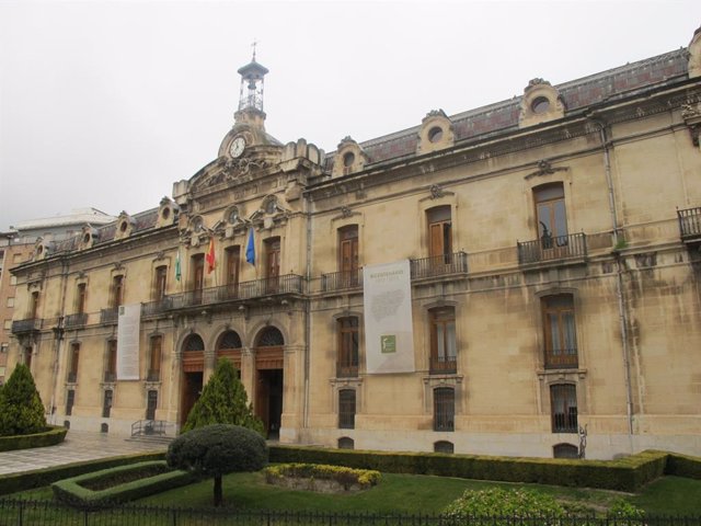 Fachada de la Diputación de Jaén en una imagen de archivo.
