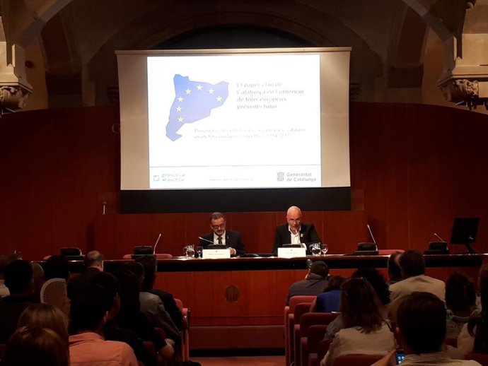 El consejero de Acción Exterior en Cataluña, Alfred Bosch y el secretario general de agricultura, David Mascort.