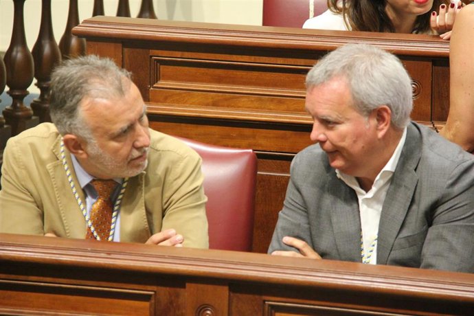 El portavoz del Gryupo Socialista (a la derecha), Sebastián Franquis