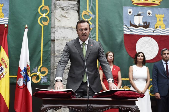 Guillermo Blanco dimitirá como diputado y será sustituido por Joaquín Arco