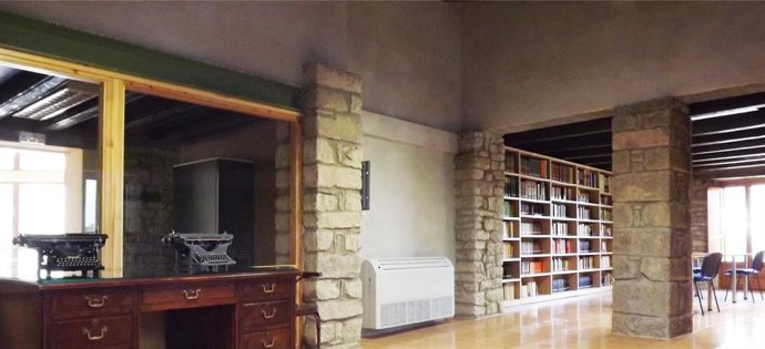 Una de las salas de la biblioteca de Urriés (Zaragoza).
