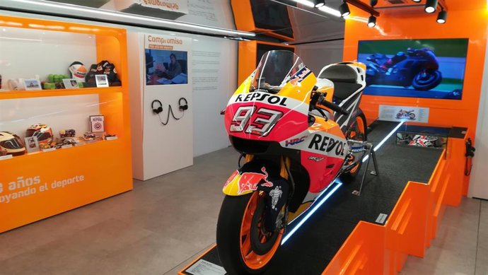 Más de 3.000 personas visitan la exposición itinerante Repsol Racing Tour que finaliza este domingo en Avilés