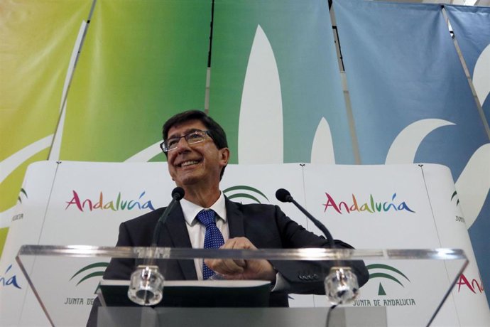 El vicepresidente y consejero de Turismo, Regeneración, Justicia y Administración Local, Juan Marín, presenta la campaña de promoción de Andalucía en verano. En Málaga.