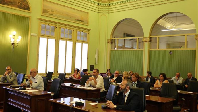 Una de las comisiones parlamentarias que se constituyeron este jueves.