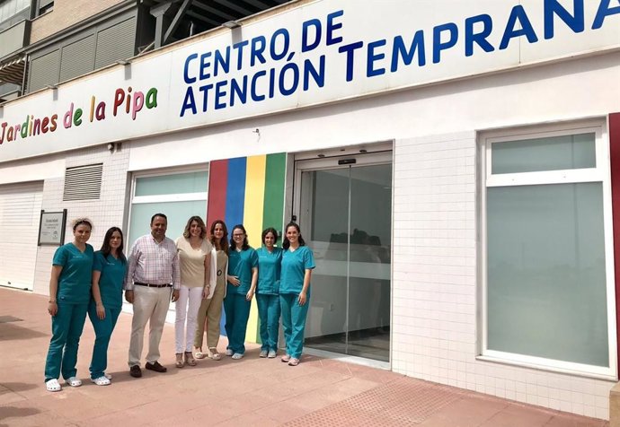 Susana Díaz, durante la visita al centro de atención temprana de Almería