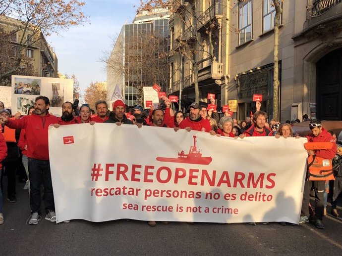 ARXIVO / Manifestació perqu deixin salpar de nou a l'Open Arms