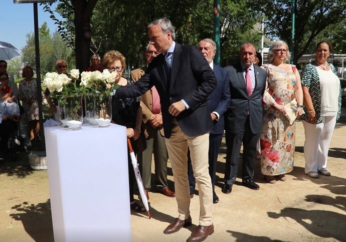 Acto de homenaje a las víctimas del atentado del Hotel Corona.