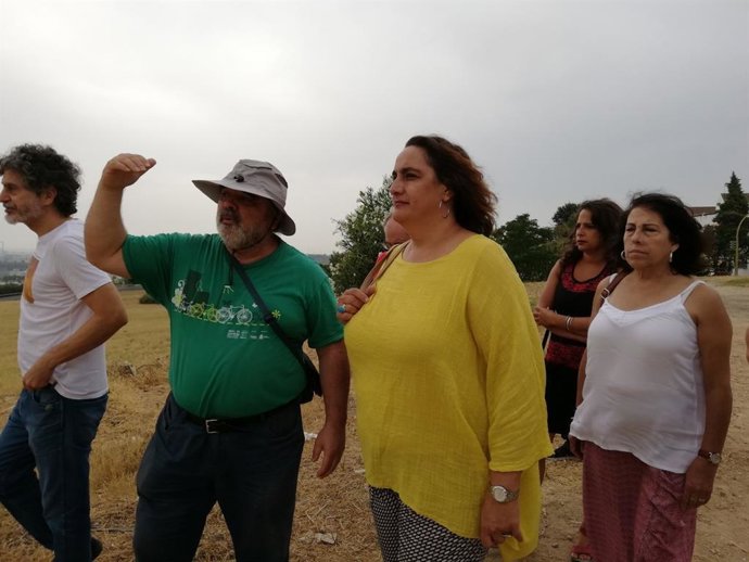 La presidenta del grupo parlamentario de Adelante Andalucía, Ángela Aguilera, en Camas