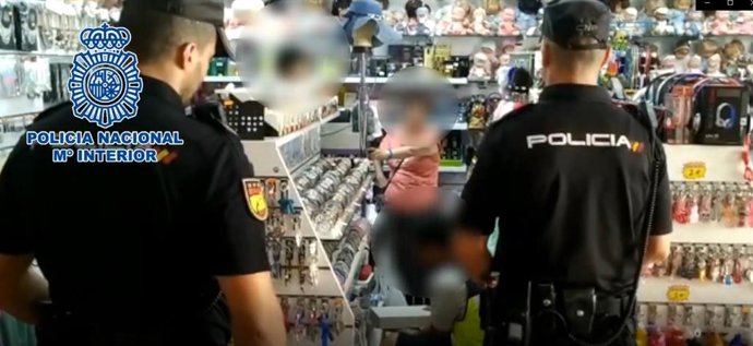 Intervención policial contra la falsificación en Benidorm