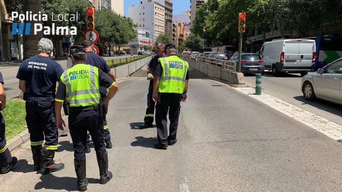 Tanquen el túnel d'Avinguda Alemanya per un forat de tres metres de profunditat.  