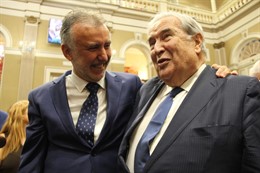 El presidente de Canarias junto a Jerónimo Saavedr