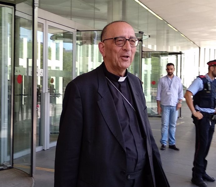 L'arquebisbe de Barcelona, el cardenal Joan Josep Omella, a la sortida de la Ciutat de la Justícia