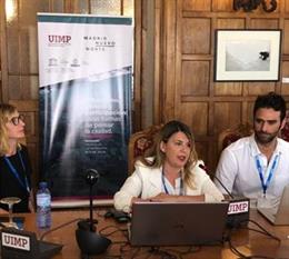 La directora del Área de Compromiso Social de DCN, Gema del Poz, intervierne en un curso de la Universidad Internacional Menéndez Pelayo (UIMP) de Santander.