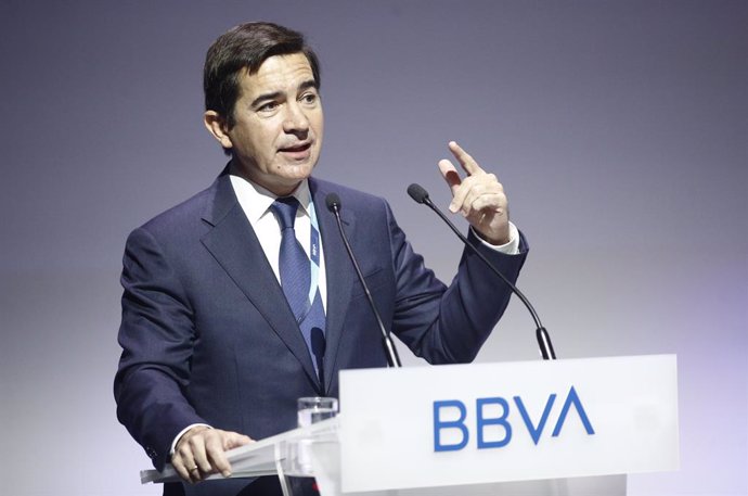 Carlos Torres, presidente de BBVA, ve la educación financiera como "la mejor pal