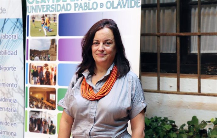 La profesora María Antonia Hidalgo en los cursos de verano de la UPO en Carmona
