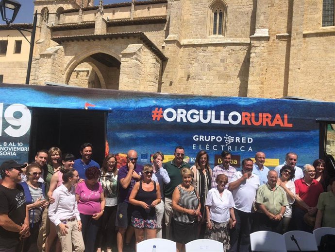 Visita del autobús de Presura 2019 a Paredes de Nava (Palencia).