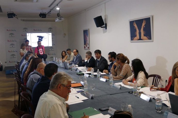 El vicepresidente y consejero de Turismo, Regeneración, Justicia y Administración Local, Juan Marín (4i), presenta la campaña de promoción de Andalucía en verano. En Málaga.