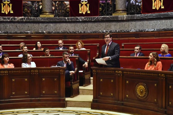 El concejal de Ciudadanos-Valencia, Fernando Giner, durante su intervención en la sesión de constitución del Ayuntamiento de Valencia.