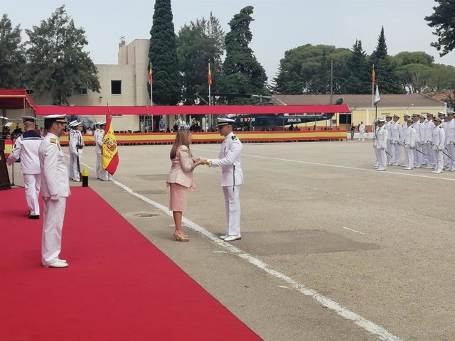 Irene García en el acto de entrega del sable de Diputación