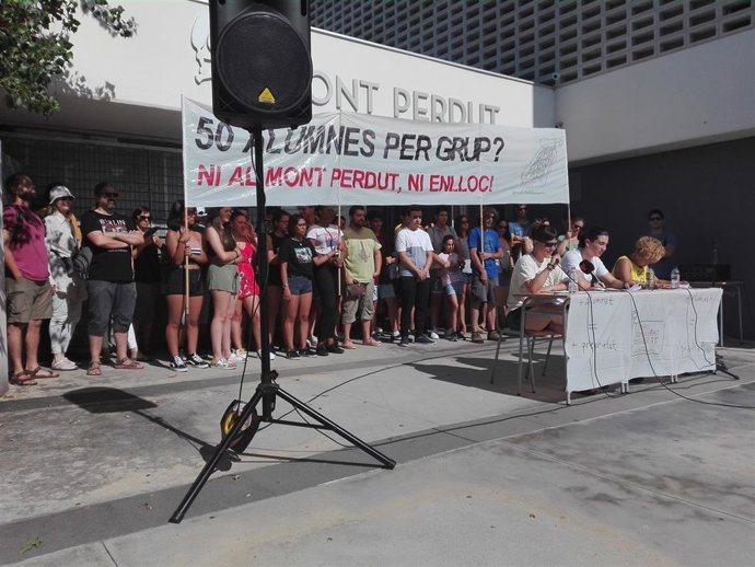El Instituto Mont Perdut De Terrassa Carga Contra Educación Por La Masificación En Bachillerato