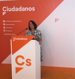 María del Carmen Martínez, diputada nacional de Ciudadanos, en la rueda de prensa