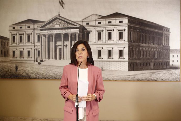 La europarlamentaria del PNV, Izaskun Bilbao, en rueda de prensa (archivo)