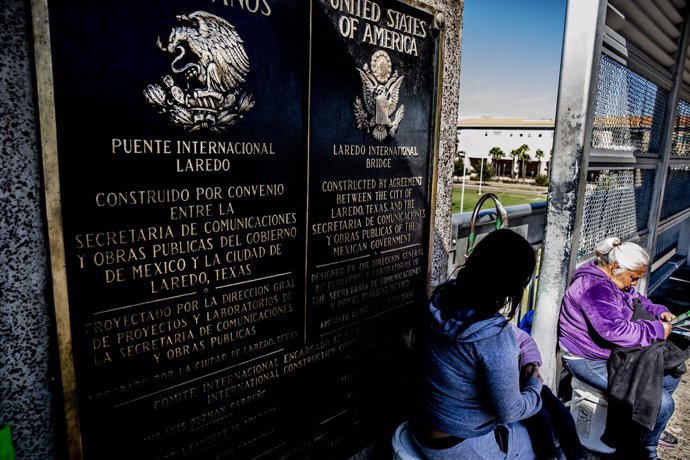 Puente internacional entre México y Estados Unidos en Nuevo Laredo