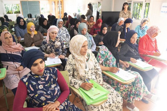 Se han organizado 13 cursos de español, cuatro representaciones teatrales, dos conciertos y un acto de celebración de Ramadán