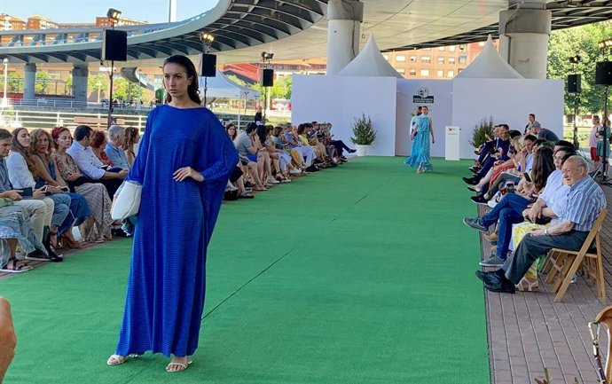 Desfile en el marco del acto de "Turismo de compras responsables"