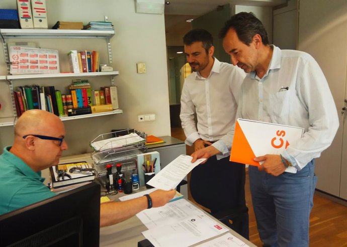 Els diputats de Cs Balears registren la petició de comparexena de Fina Santiago