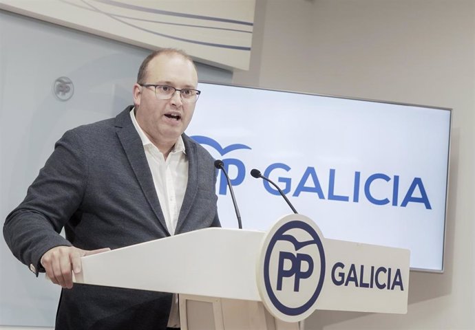 El secretario xeral del PPdeG, Miguel Tellado, en rueda de prensa en la sede del partido