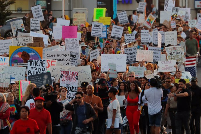 Manifestación contra un centro de internamiento de inmigrantes en Florida