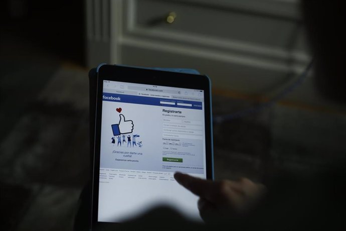 Economía.- Comisión de Comercio de EEUU aprueba multar a Facebook con 4.430 mill