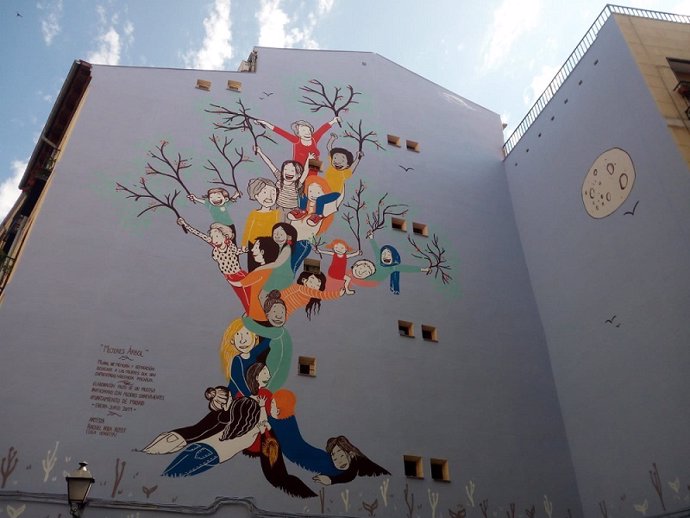 Un mural en la calle Humilladero planta cara a la violencia machista.