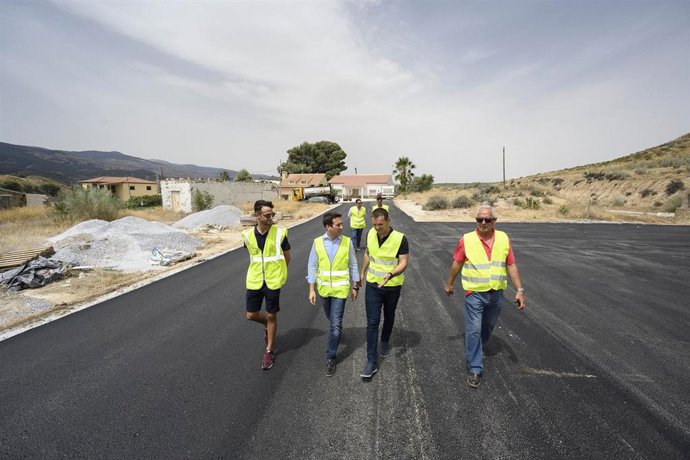 Obras de asfaltado en Purchena