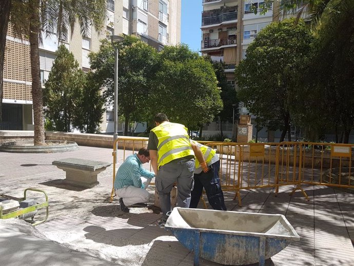 El Ayuntamiento de Jaén ejecuta reparaciones y labores de mantenimiento en el barrio del Polígono del Valle y la zona centro