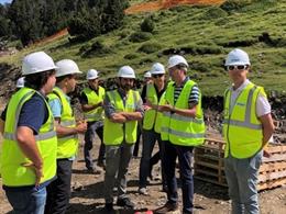 El conseller Chakir el Homrani visita las obras del albergue de Núria en Queralbs (Girona)