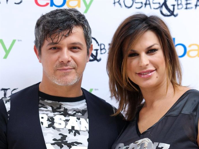 Alejandro Sanz y Raquel Perera en Launch Rosas & Beats Collection