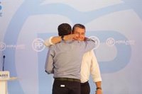 Moreno agradece a Sanz su labor al frente del PP de Cádiz y le define como un político "incansable"