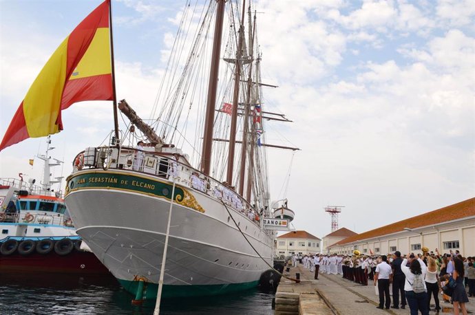 El buque-escuela Juan Sebastián El Cano en su llegada a Marín (Pontevedra) para la entrega de Reales Despachos en su 91 crucero de instrucción.