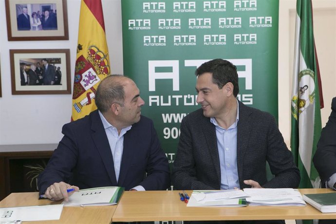 El presidente del PP-A y candidato a la Presidencia de la Junta, Juanma Moreno, se reúne con la Junta Directiva de la Asociación Profesional de Trabajadores Autónomos de Andalucía (ATA), presidida por Lorenzo Amor.