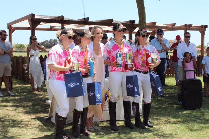 El equipo de Rhone Hill, vencedor en el Campeonato de España Femenino en Santa María Polo Club