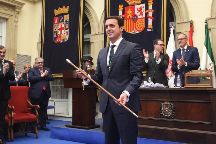  Pleno de investidura como presidente de la Diputación de Almería de Javier Aureliano García. 