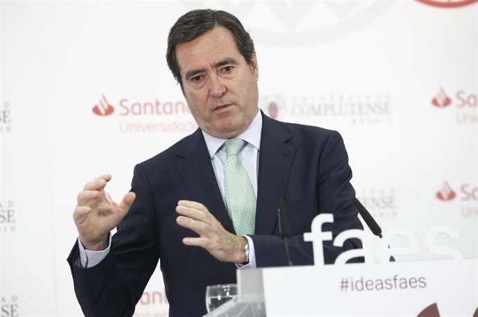 El presidente de la CEOE, Antonio Garamendi, imparte la conferencia de clausura del curso 'España: calidad democrática, cohesión y futuro del bienestar' dentro de los Cursos de verano de El Escorial 2019.