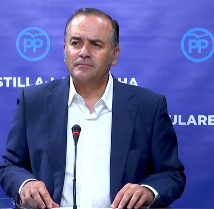 El presidente del PP de Toledo, José Julián Gregorio, en rueda de prensa