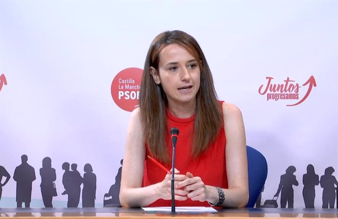 La diputada del PSOE en las Cortes de Castilla-La Mancha Diana López en rueda de prensa