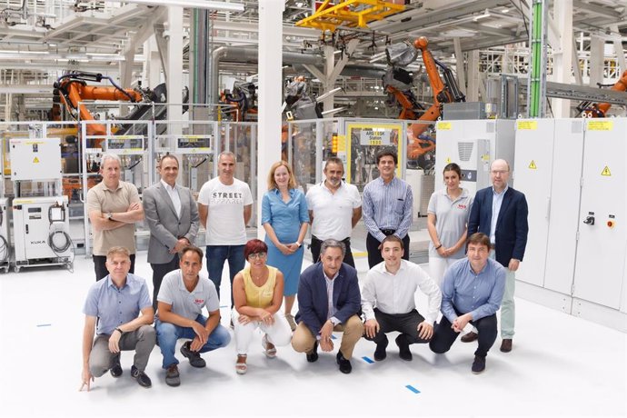 Firmantes del acuerdo para el tercer modelo de Volkswagen Navarra.