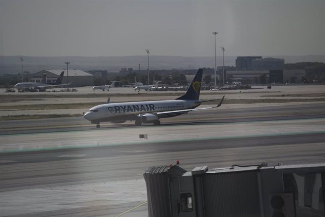 Pista del Aeropuerto de Madrid-Barajas Adolfo Suárez.